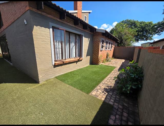 4 BEDROOM FREEHOLD FOR SALE IN WATERVAL EAST